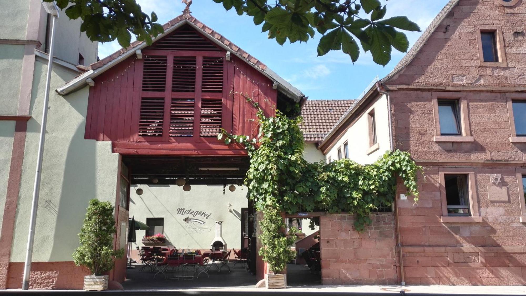 Wirtshaus & Hotel Zur Alten Brauerei Zapf Uettingen Exterior photo